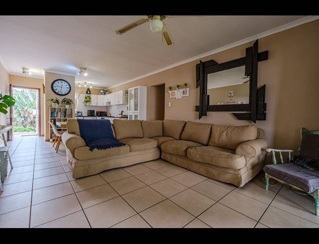 3 BEDROOM APARTMENT FOR SALE IN WAKENSHAW ESTATE